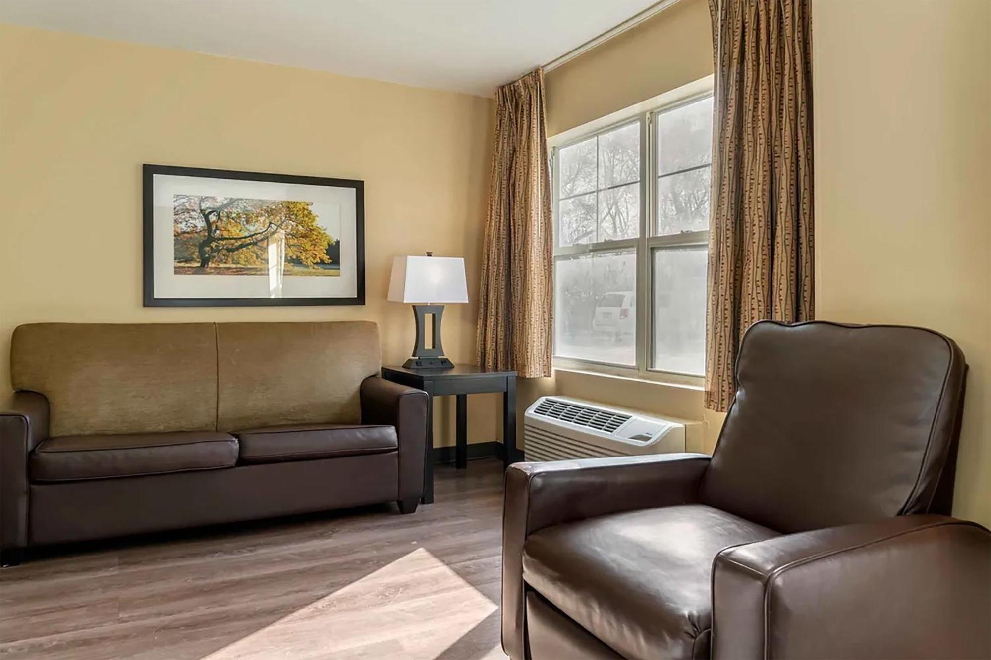 Готель Baymont By Wyndham Auburn Hills South Екстер'єр фото
